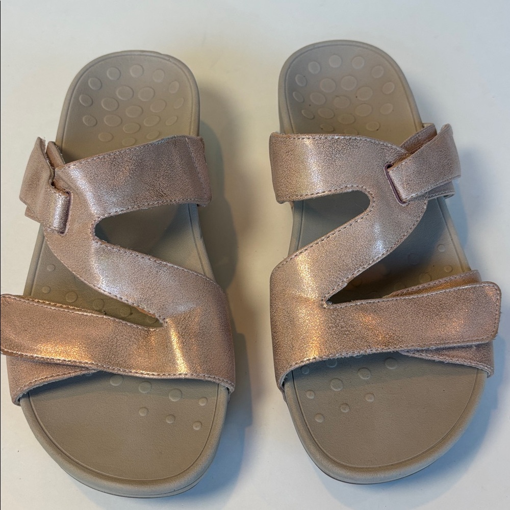 Vionic Kylan Pink Metallic Sandals. Size 8 - Picture 2 of 9